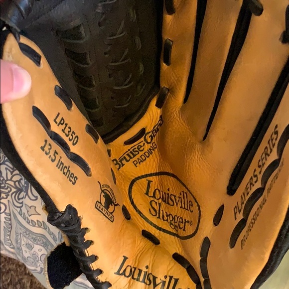 Louisville Slugger Baseball Mits - Picture 2 of 3